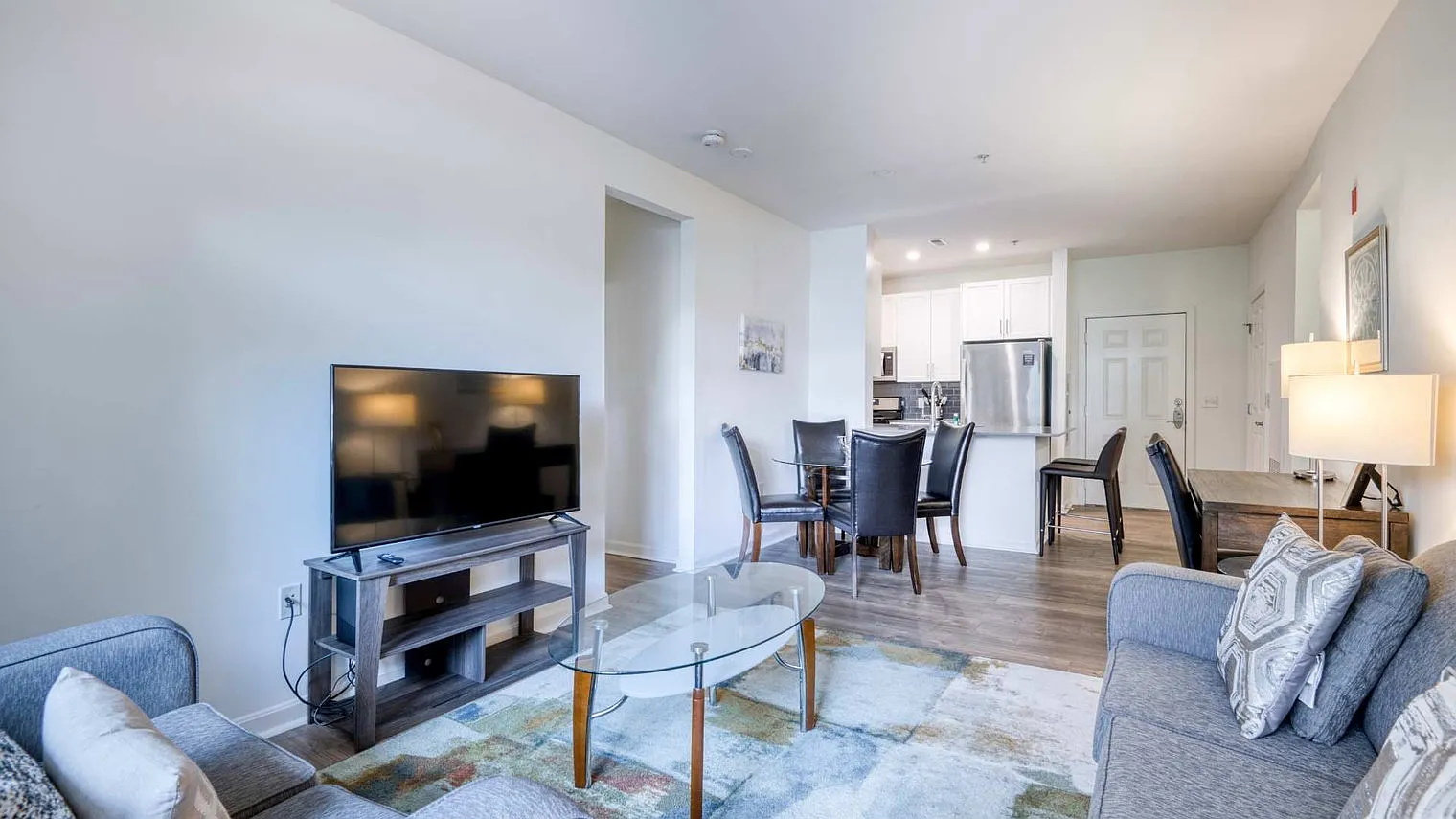2 bed, 2.0 bath, 1184 sqft, $10,479 — Photo 4