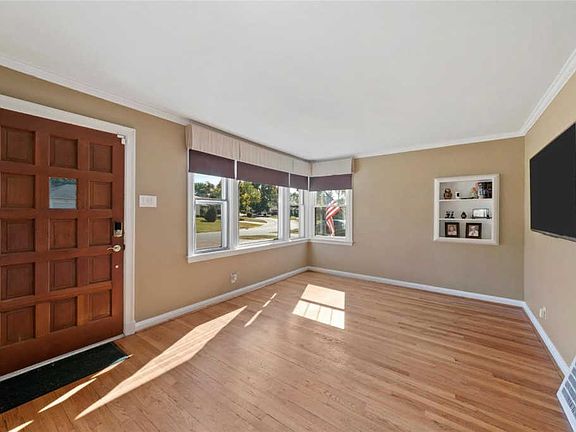 4th image of 963 Westglen Dr
