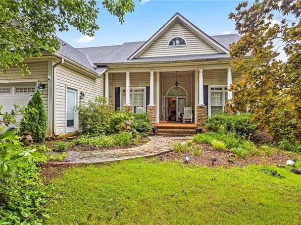 130 Shadow Lake Trl, Newnan, GA 30265