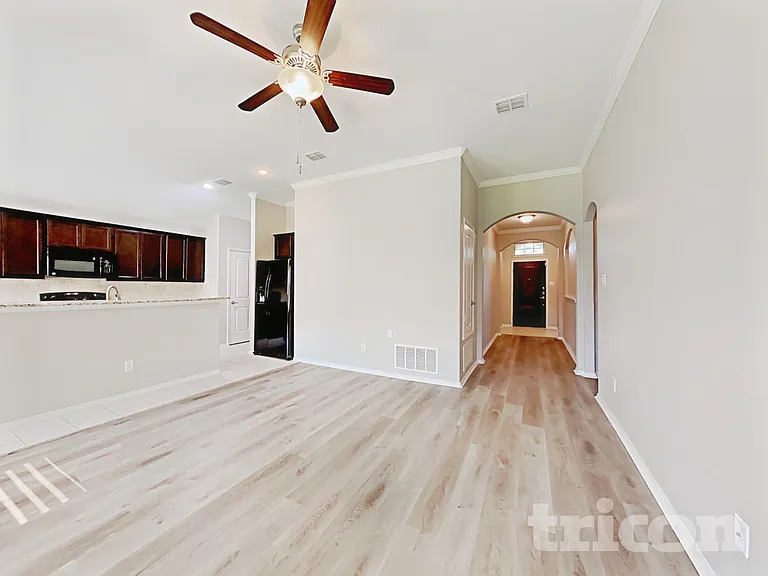 529 Cheyenne Dr — Photo 2