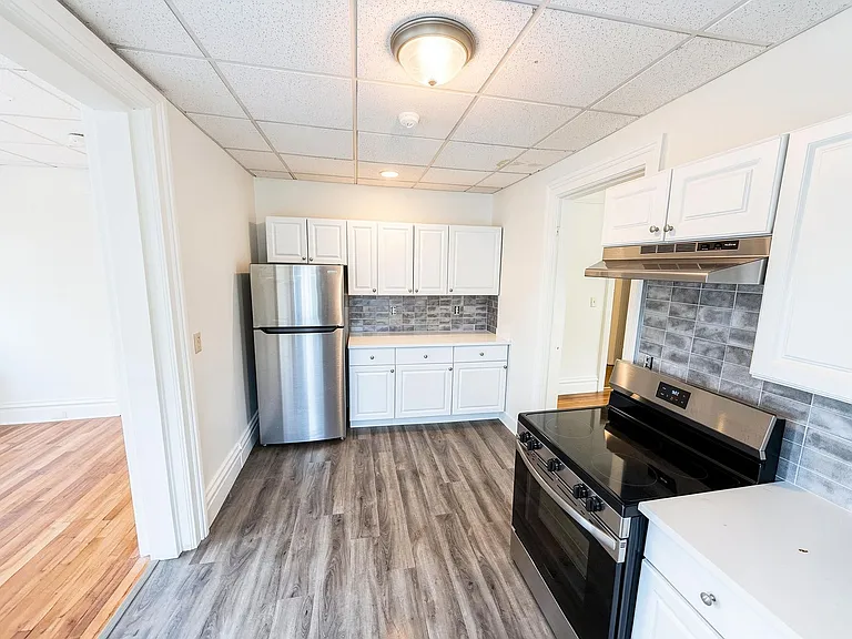 834 Warren St #4 — Photo 3