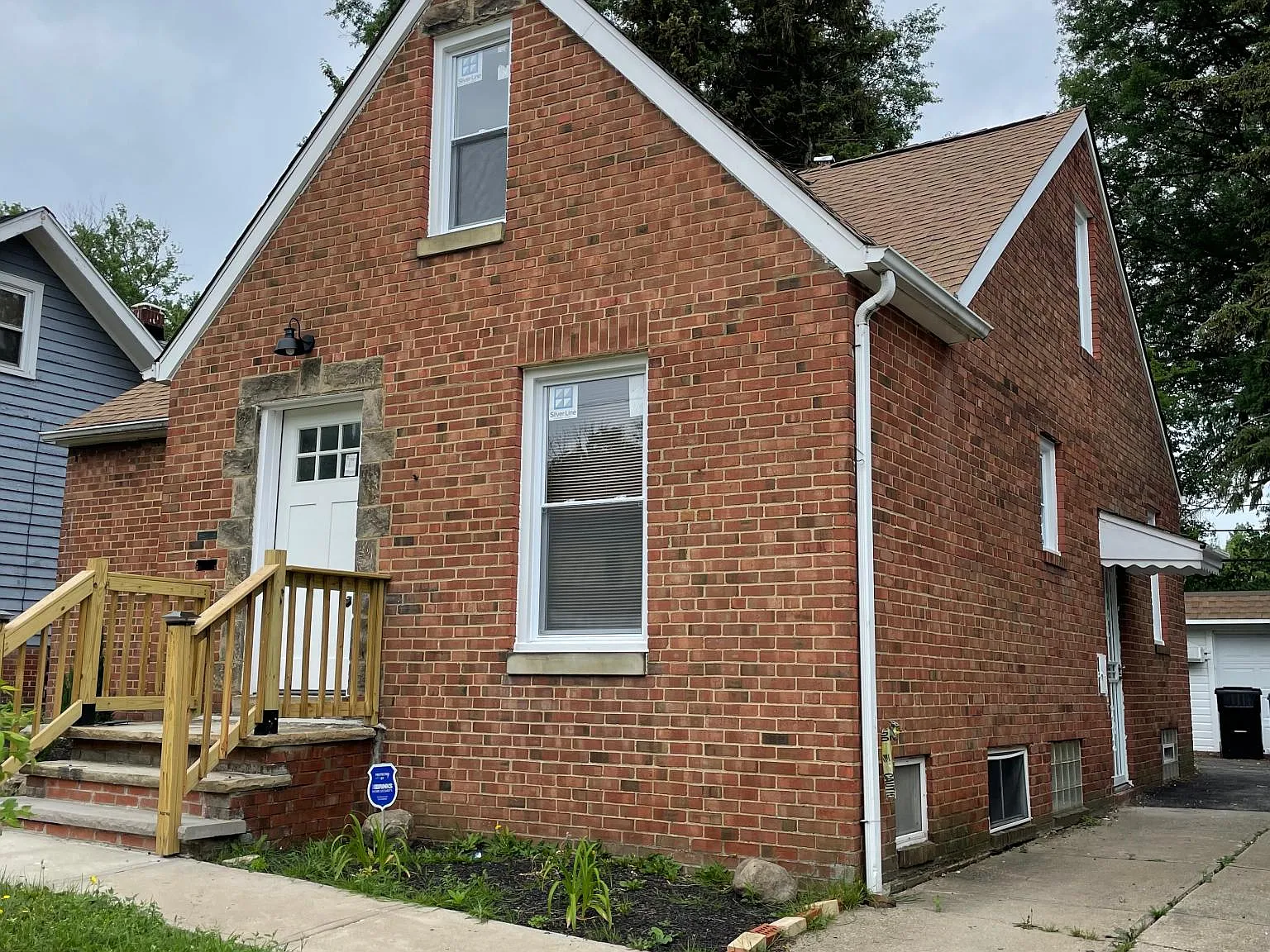 3 bed, 1.5 bath, 1303 sqft, $1,400 — Photo 2