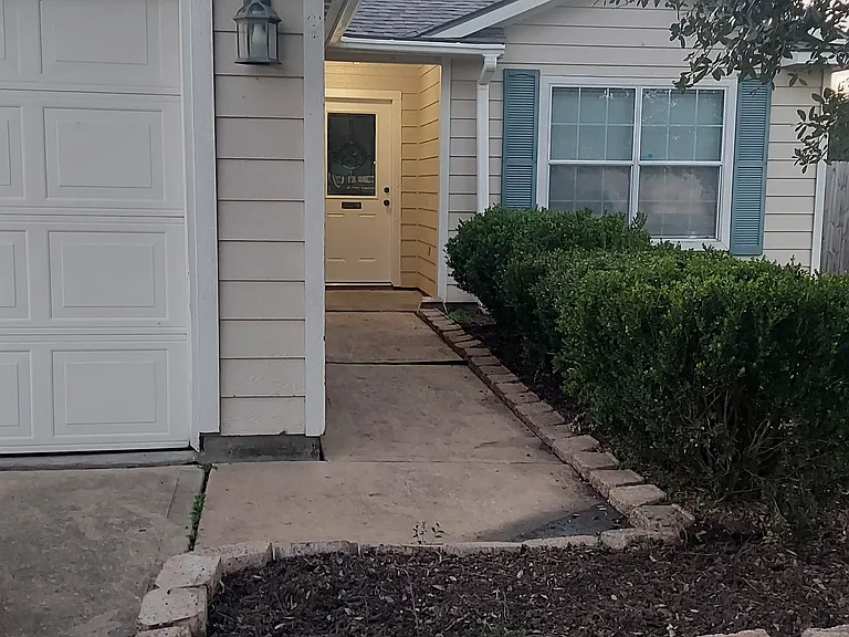 6906 Rambling Brook Ln — Photo 2