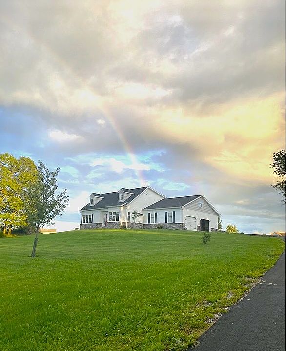 1st image of 465 Erickson Dr