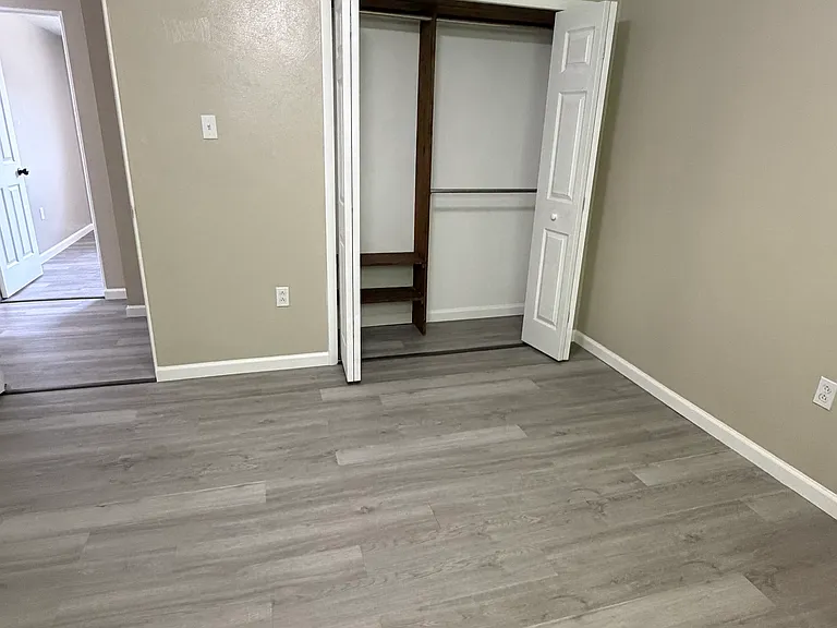 522 Willow Ave — Photo 12