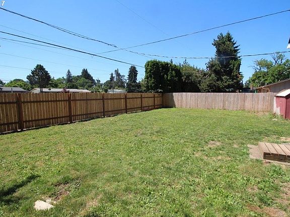 3rd image of 180 Hoyt Ave