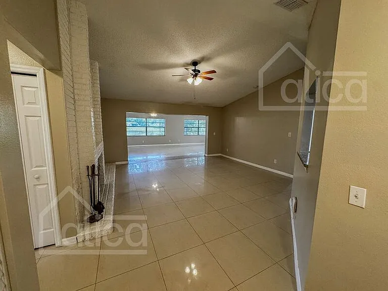 17633 Meadowbridge Dr — Photo 2