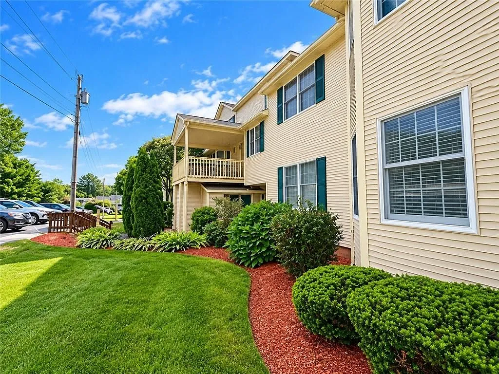 2 bed, 1.0 bath, 1205 sqft, $1,850 — Photo 3