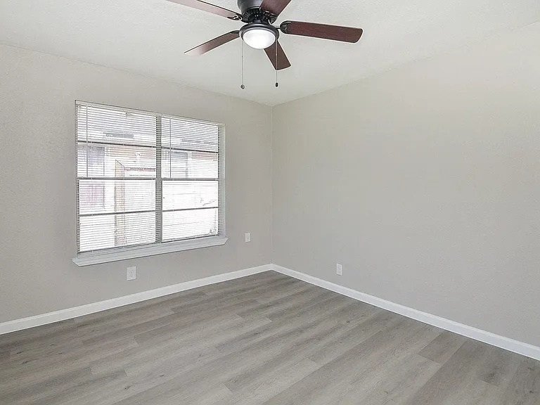 6010 Collingsworth St #2 — Photo 13