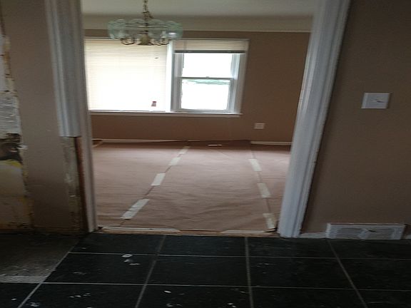 3rd image of 19711 Sussex St