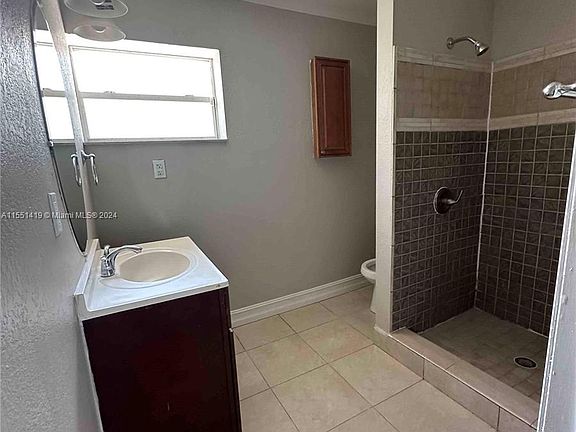5th image of 3880 Sierra Dr