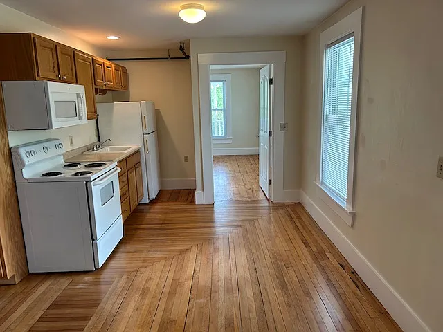 1 bed, 1060 sqft, $1,550 — Photo 2