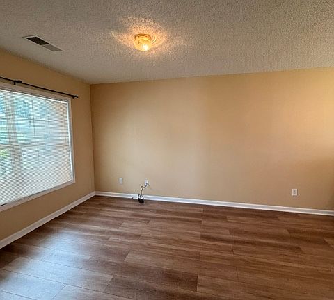 5th image of 25 Willow Hurst Ct