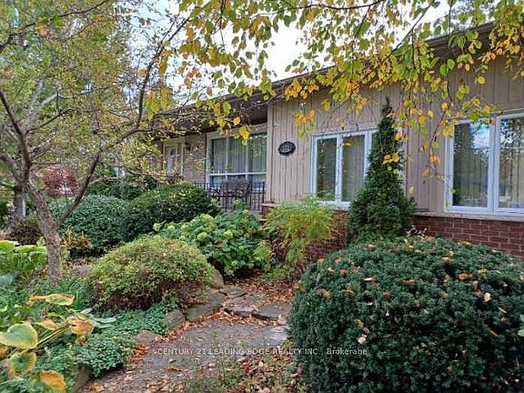 3rd image of 121 Twyn Rivers Dr