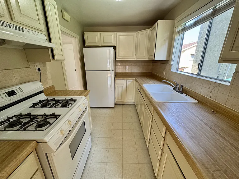 665 Imogen Ave — Photo 4