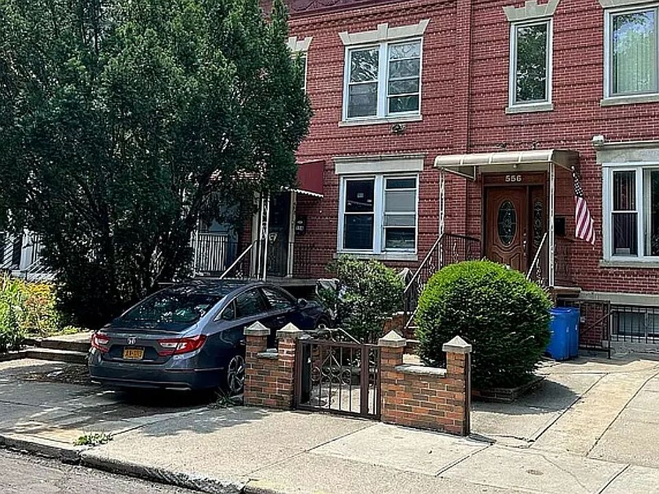 1st image of 558 E 7th St #1