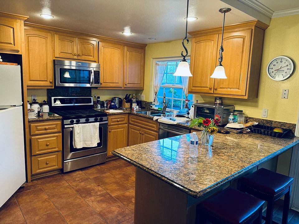 1st image of 320 Green Moor Pl
