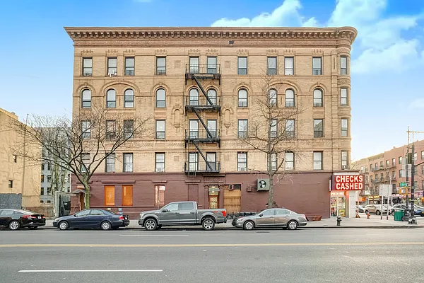 Rented by Bond New York | media 23