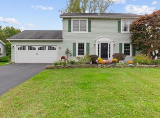 5939 King Hill Dr, Farmington, NY 14425