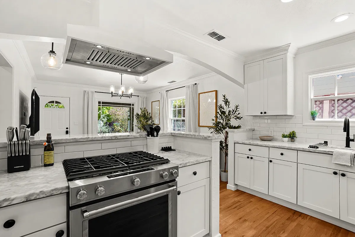 2 bed, $4,800 — Photo 3