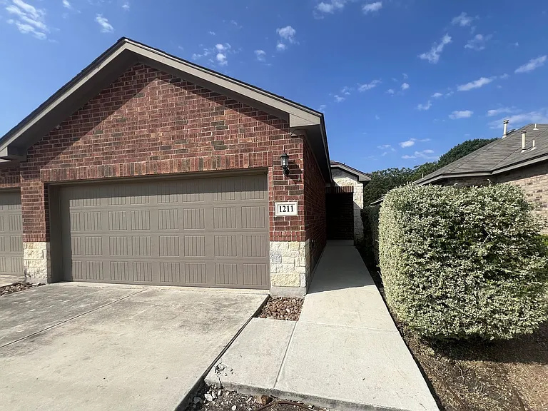 1211 Old FM 306 — Photo 2