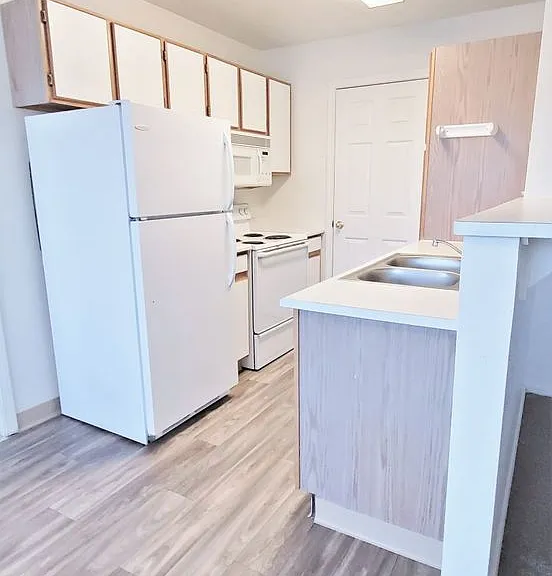 698 Saratoga Dr — Photo 26