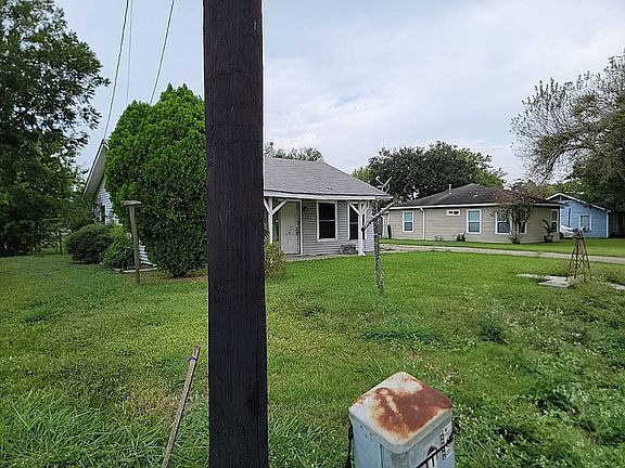 3rd image of 1205 La Valliere St