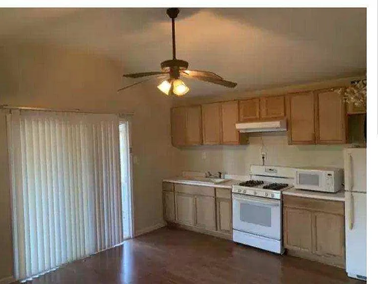 262 Hillside Dr — Photo 1