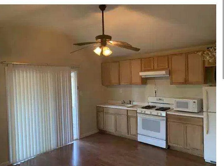 262 Hillside Dr