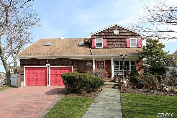1st image of 200 Bayside Dr