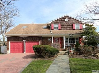 200 Bayside Dr, Atlantic Beach, NY 11509