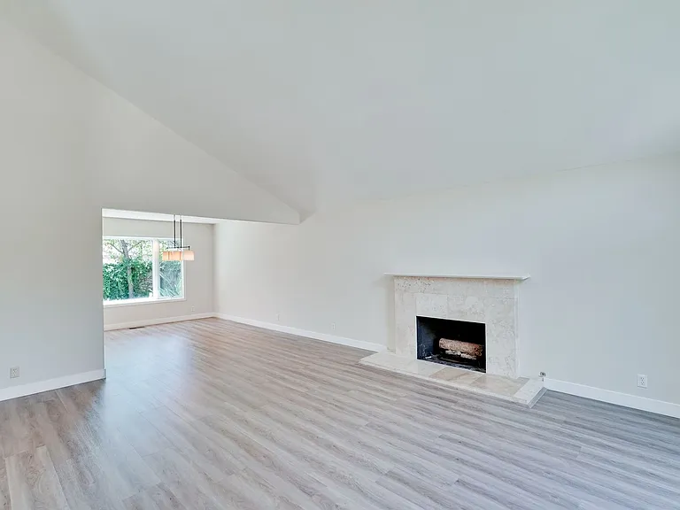 803 Runningwood Cir — Photo 3