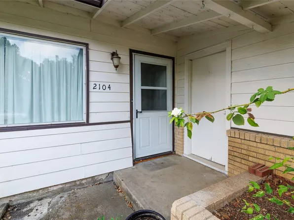 2104 Cloverdale St, Arlington, TX 76010