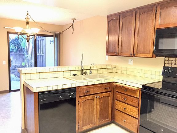 2nd image of 4833 Lago Vista Cir