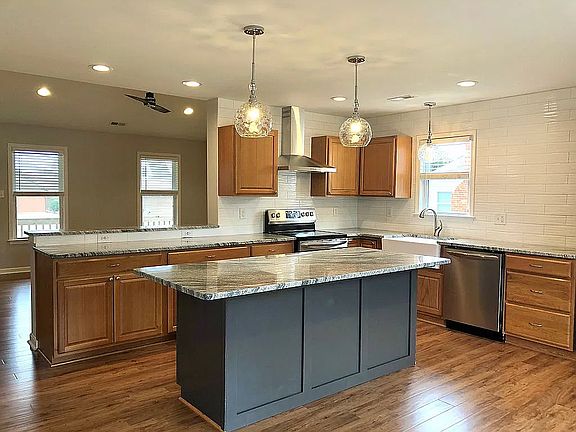 2nd image of 3095 N Riverside Dr