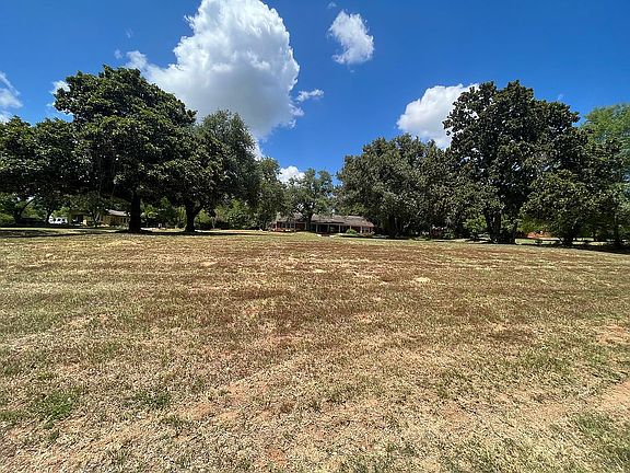 4th image of 406 Myrtle Dr