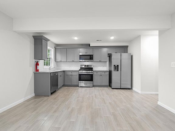 2nd image of 173 Oakwood Pl Floor 2