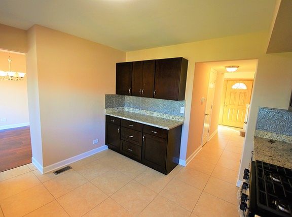 4th image of 219 Edgewater Dr