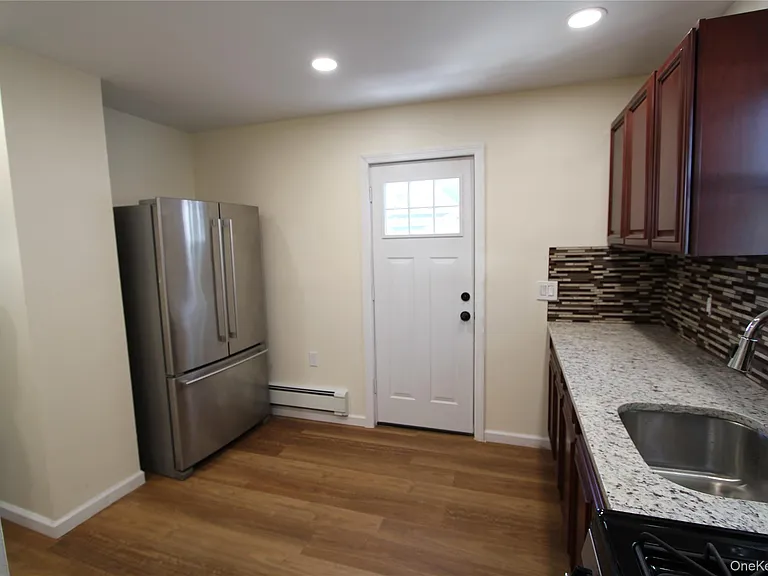 12 Elm Ave #1 — Photo 4