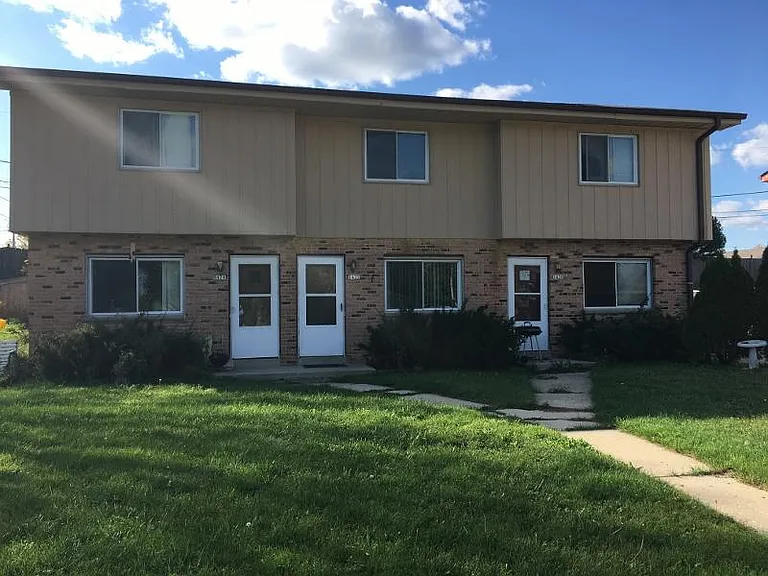 1420 Willow Ln — Photo 1
