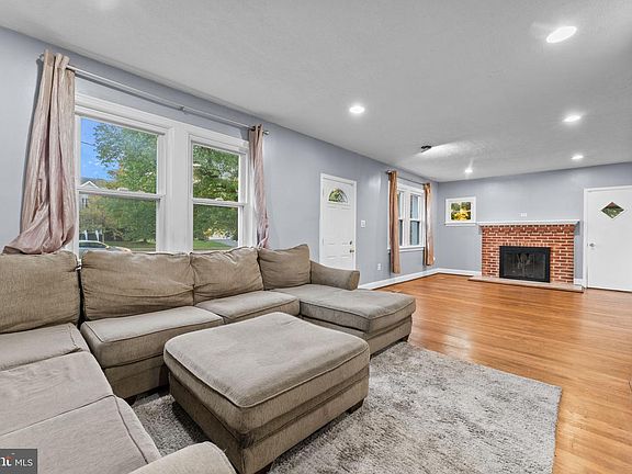 5th image of 6416 Simmons Ln