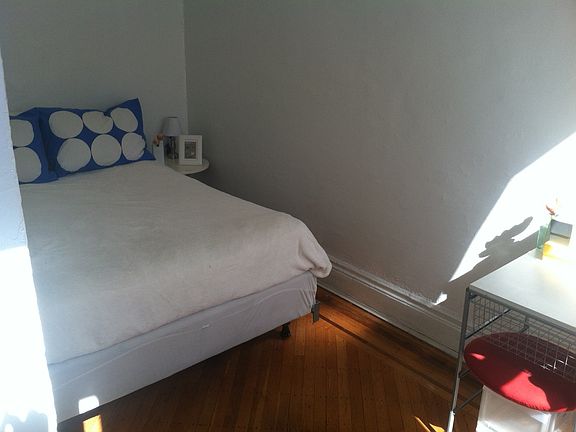 BR comfortably accommodates Queen bed--6' extra space b/w bed and window