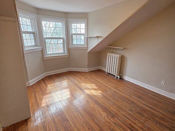 4th image of 207 William St #5