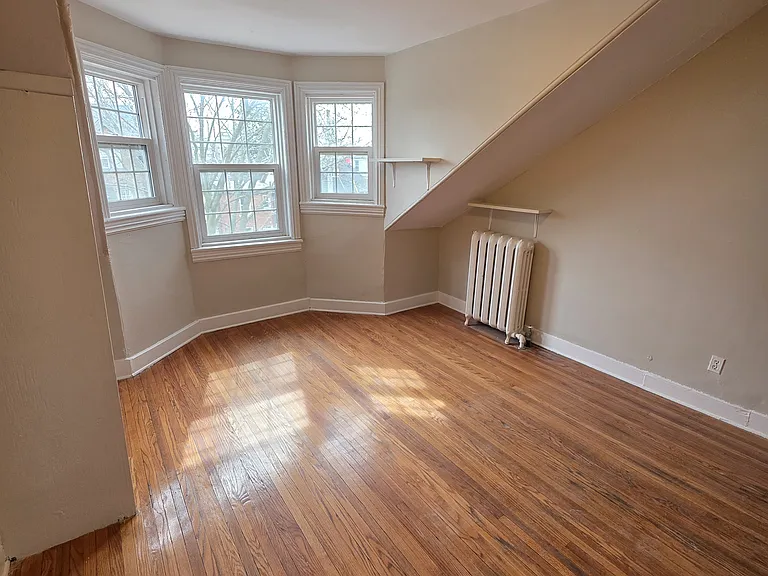 207 William St #5 — Photo 4