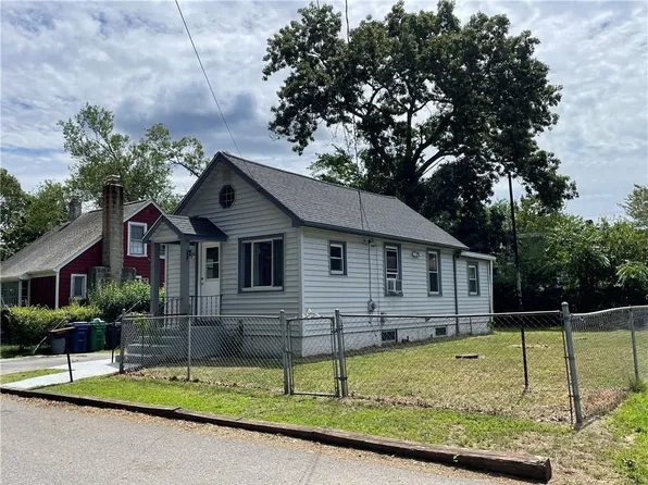 32 Salix St, Warwick, RI 02889