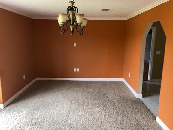 4th image of 215 Tucker Dr