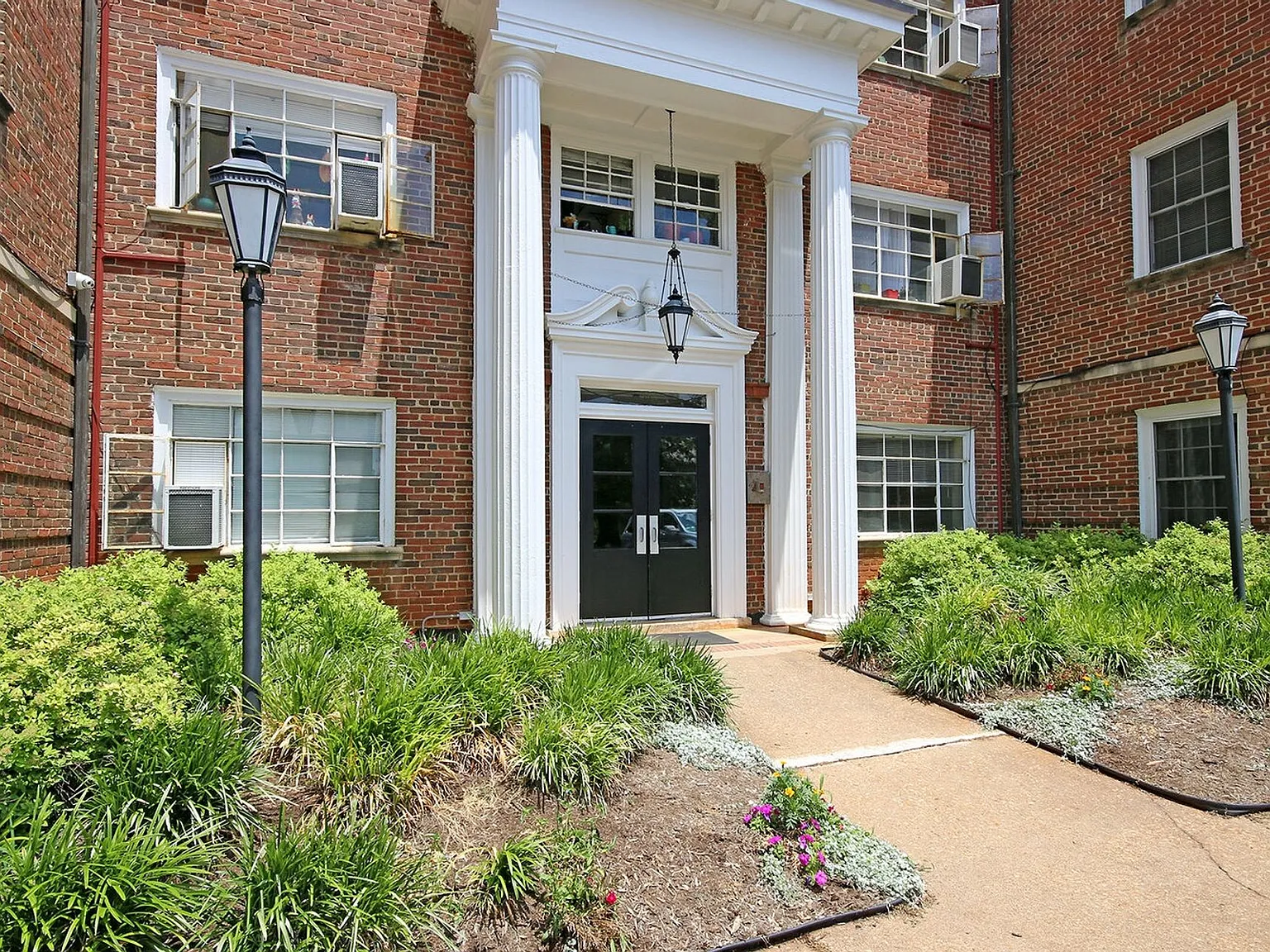 $500 Off 1st Month's Rent! Student-Friendly Apartment With Ting Internet — Photo 3