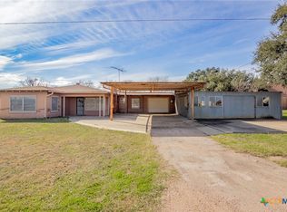 321 S Mehnert St, Yorktown, TX 78164
