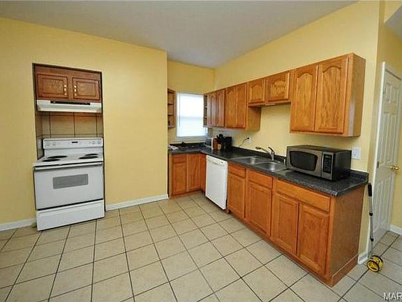 3rd image of 323 Horn Ave