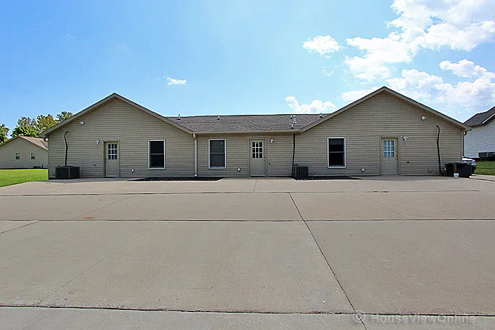 2970 Shamrock Ct — Photo 4